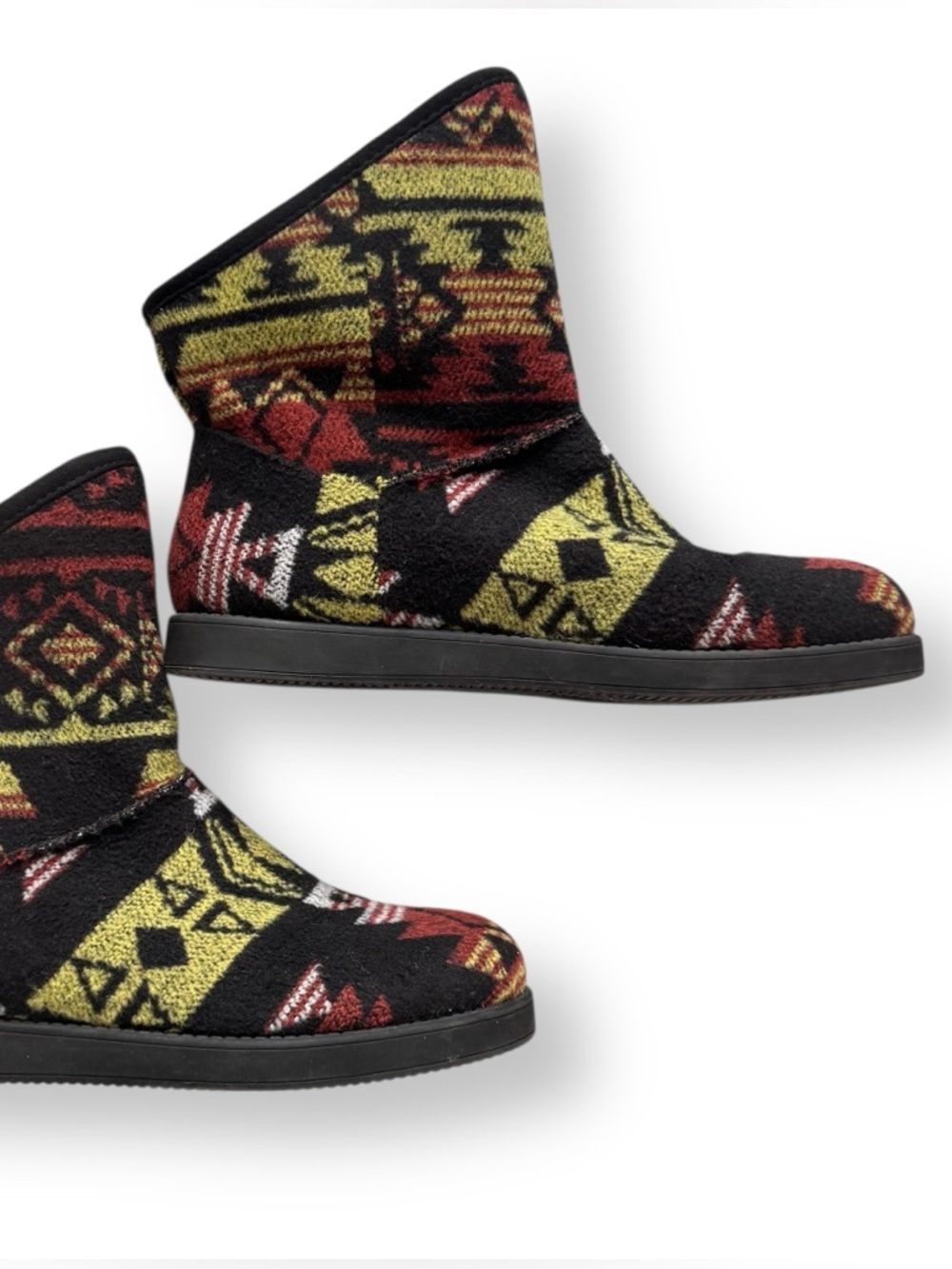 Indigo Rd. Boots Southwest Knit Plush-Lined Slip-On Black Yellow 9.5